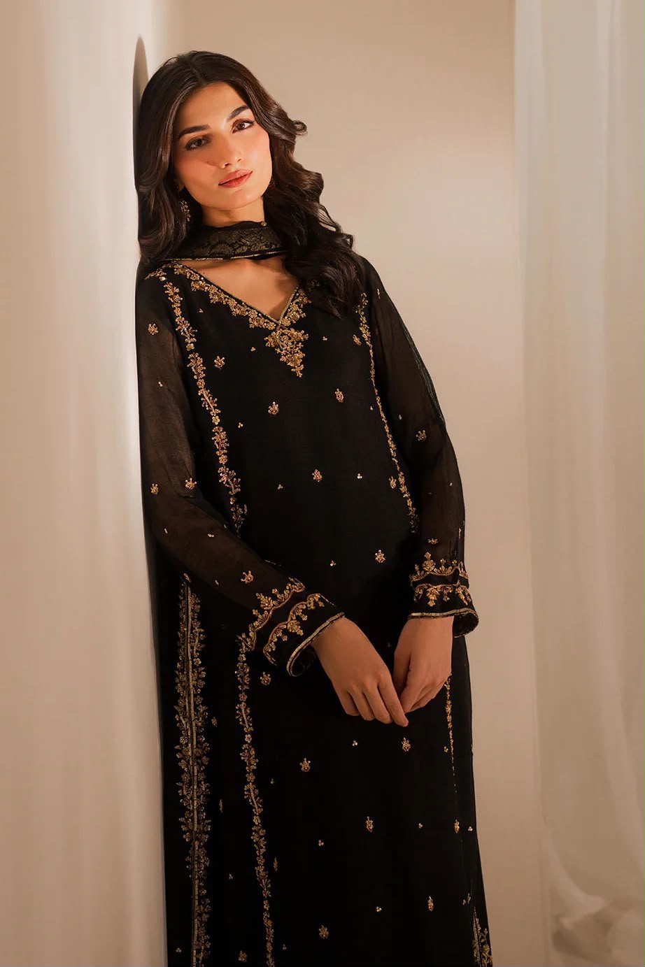 IZNIK – HIT CODE ARTICLE LUXURY UNSTITCHED 3-PIECE SUIT