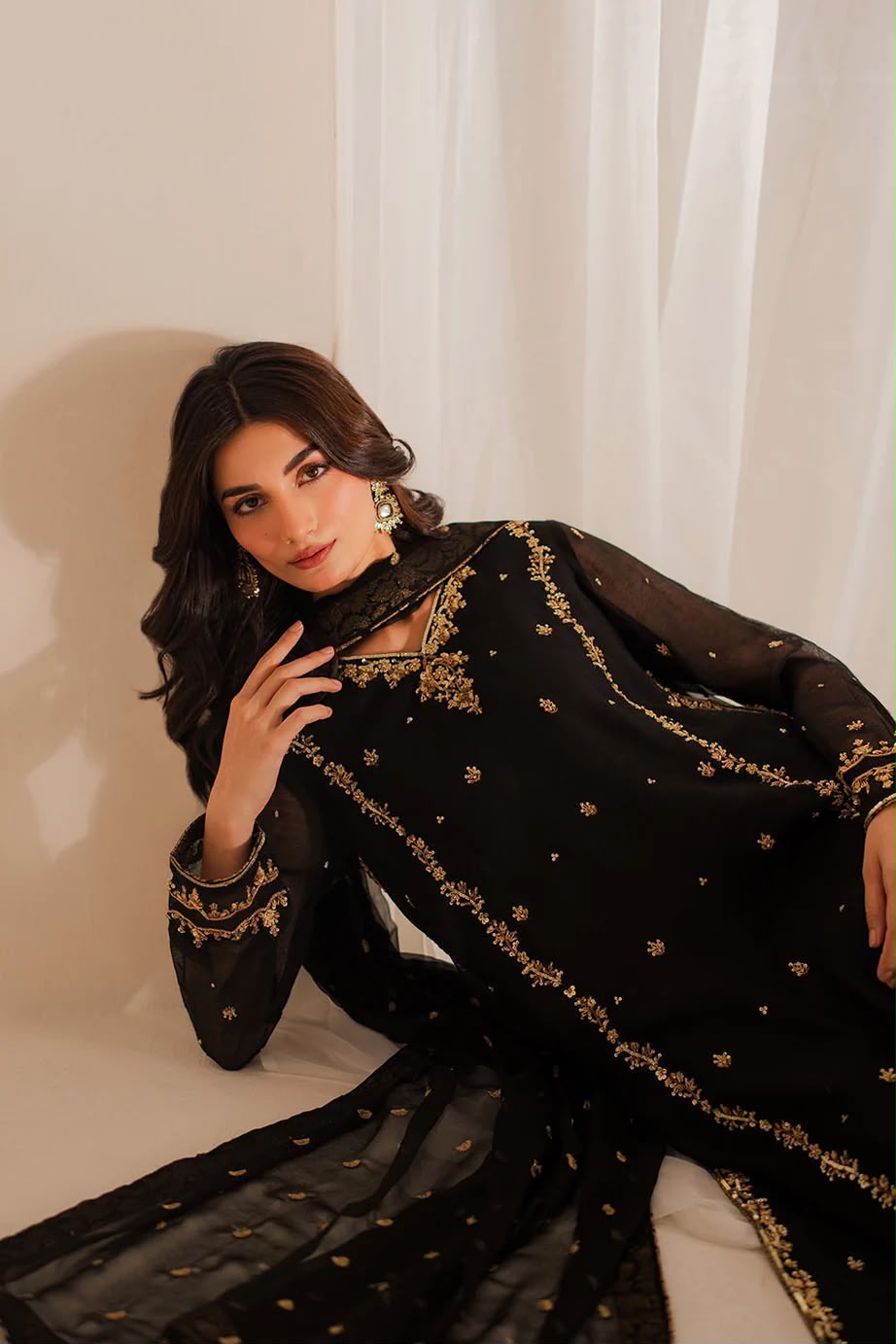IZNIK – HIT CODE ARTICLE LUXURY UNSTITCHED 3-PIECE SUIT